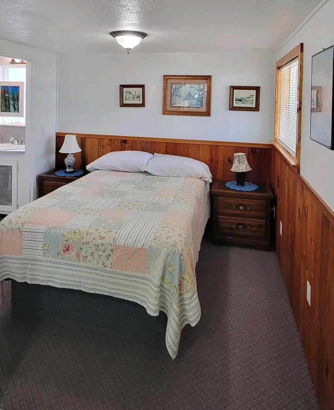 The Bunkhouse Motel Nehalem Room photo